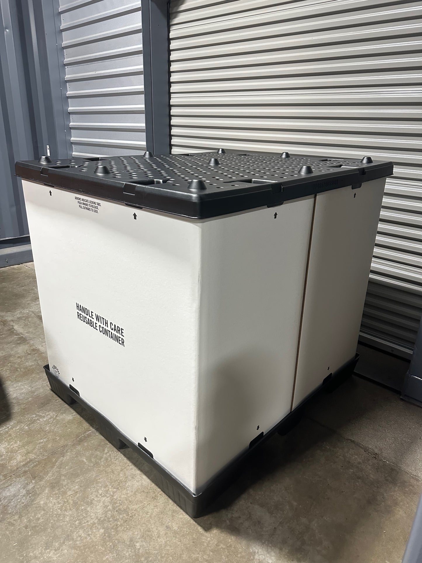 Reusable bulk shipping and storage container